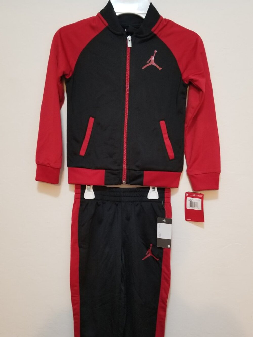 Nike Air Jordan 854898-KR5 Black Red 2 Piece Tracking Suit Brand New with Tags